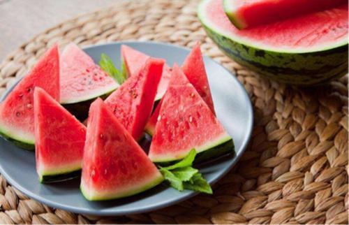 白地市镇吃瓜,夏日炎炎，吃瓜群众欢乐多